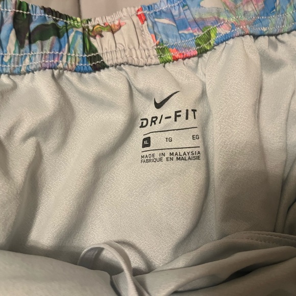 Women’s Nike running shorts - Picture 3 of 3